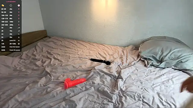 fruityxo (F teen) - secretly fingering my pussy