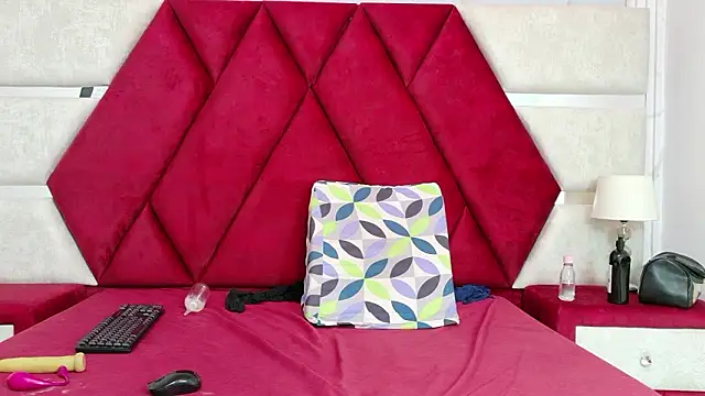 kity_spiderr (F milf) - lick ass in four