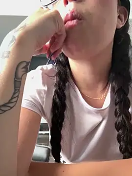 l0lita_sweet Live Webcam on Stripchat