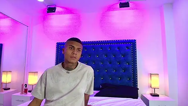 Damian_and_roxan... Live Webcam on Stripchat