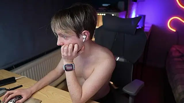 alexycutie (M twink) - take off shorts and T-shirt