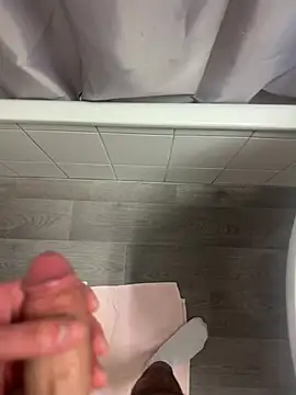 bigdick111000 (M young) - Auf den Schwanz Spucken