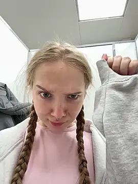 bambi_lu Live Webcam on Stripchat