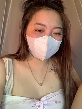 helo-kitty Live Webcam on Stripchat