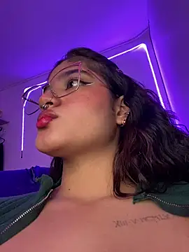 Webcam Model (charlotte_9999) is live