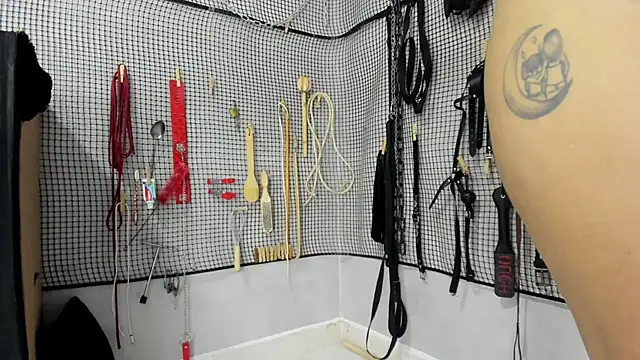 bdsm_meduza - BDSM_MEDUZA's free webcam - UK Sex Cams