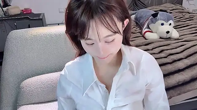 美女naiyaomeimei在线直播