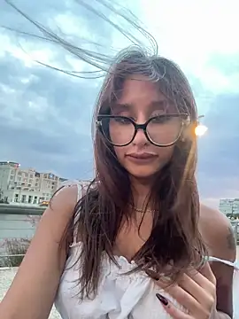 Webcam Model (Tiny_lilith)  is live.Free join now!