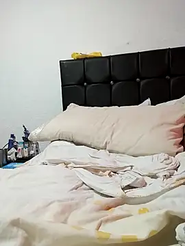 Webcam Model (Vicky_Rosse)  is live.Free join now!