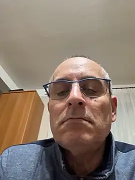 sempreilmio2 Live Webcam on Stripchat