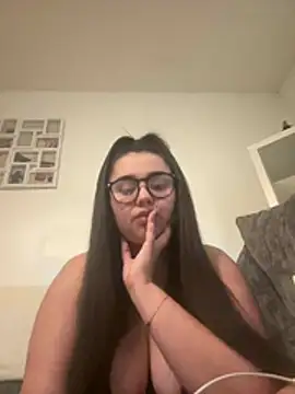 Webcam Model (Wild_Busty_Niyah_XX)  is live.Free join now!