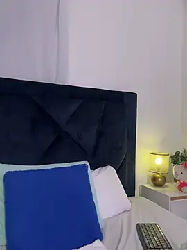 lily_woodz - Lily_Woodz's free webcam - UK Sex Cams