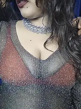 SEXYY_TRANSY_WITH_GIRL