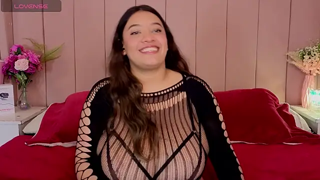 mollybigboobs12 - MollyBigBoobs12's free webcam - UK Sex Cams