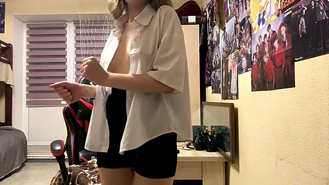 princessofcashe (F teen) - show bra 2min