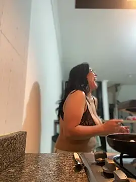 Webcam Model (CATHA_EF)  is live.Free join now!