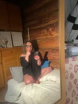 Webcam Model (Reine_du_Vice84)  is live.Free join now!