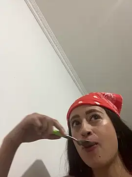 Webcam Model (SOL_EF)  is live.Free join now!