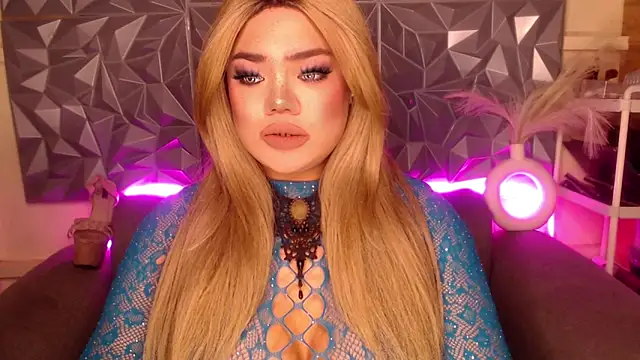 AlwaysHornyMia webcam