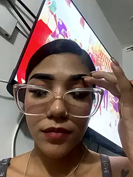 Webcam Model (ElaRose_12)  is live.Free join now!