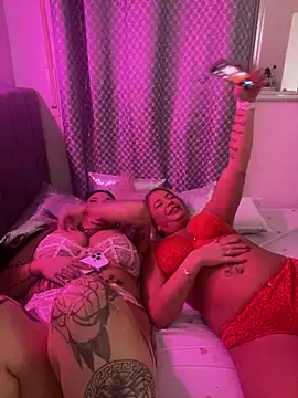 _MelinaCurves_ webcam