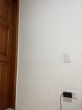 im_amelia (F young) - clamps on my breasts