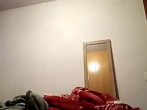 Webcam Model (Morena_ojazos_travieza-39)  is live.Free join now!