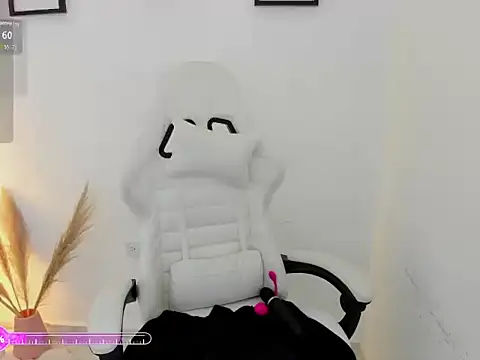 Webcam Model (Katialips_) is live