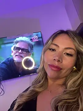 Webcam Model (Ammy_Castro)  is live.Free join now!