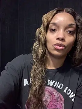 Webcam Model (Rakiyahcharms)  is live.Free join now!