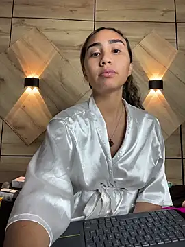 Webcam Model (LeslyCooper1)  is live.Free join now!