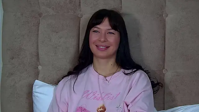 alexandrabloom - AlexandraBloom's free webcam