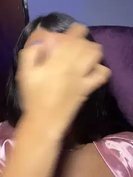 Webcam Model (-Naomyy-)  is live.Free join now!