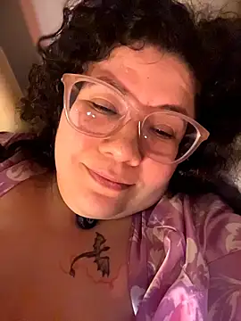 Webcam Model (VanesssaMilf_)  is live.Free join now!