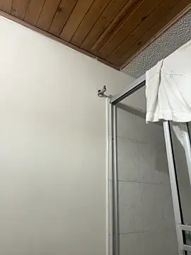 Webcam Model (kae_styles) is live