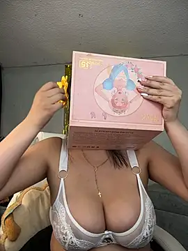 kim_zaratte Live Webcam on Stripchat