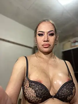 HugeKatarinaTS Live Webcam on Stripchat