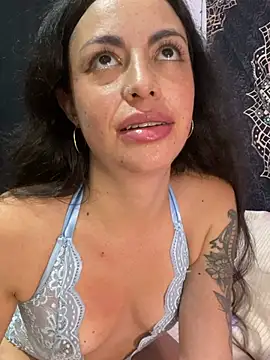 Webcam Model (Coralink)  is live.Free join now!