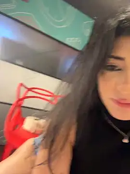 Webcam Model (fiorella_paris)  is live.Free join now!