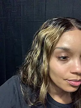 Webcam Model (Rakiyahcharms)  is live.Free join now!