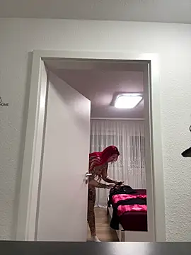 Webcam Model (Mia-Fuchs)  is live.Free join now!