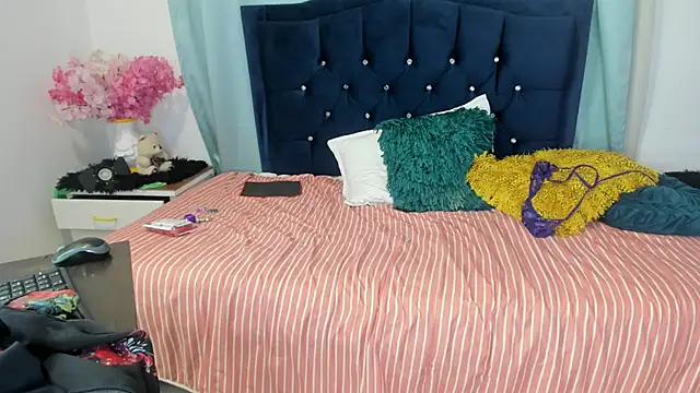 Inaya_Khalifa webcam