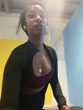 Webcam Model (Your_Paris)  is live.Free join now!