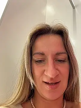 evvamur (F young) - 2-minute video of me sucking my toes