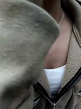 Webcam Model (iam-eli)  is live.Free join now!