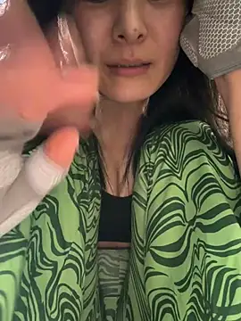 姐姐欲火中骚🔥小逼痒痒吖，穴穴太敏感易出水💦哥哥温柔怼肉穴😘.更多好玩项目pvt&c2c.玩具在小穴里不用问啦啦啦😝