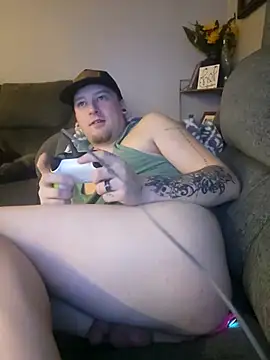 Tattoodaddycumslut webcam