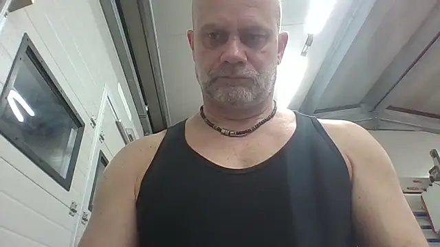 boomerhun (Ask my age) - totally naked cum and taste it at work