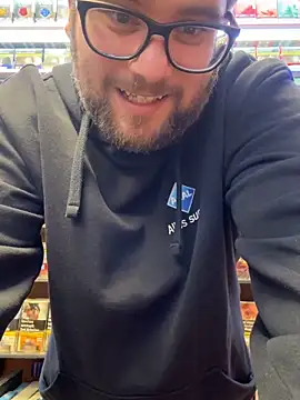 dominic2295 (M young) - Schwanz zeigen