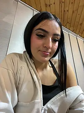 Webcam Model (Valery_pink18)  is live.Free join now!